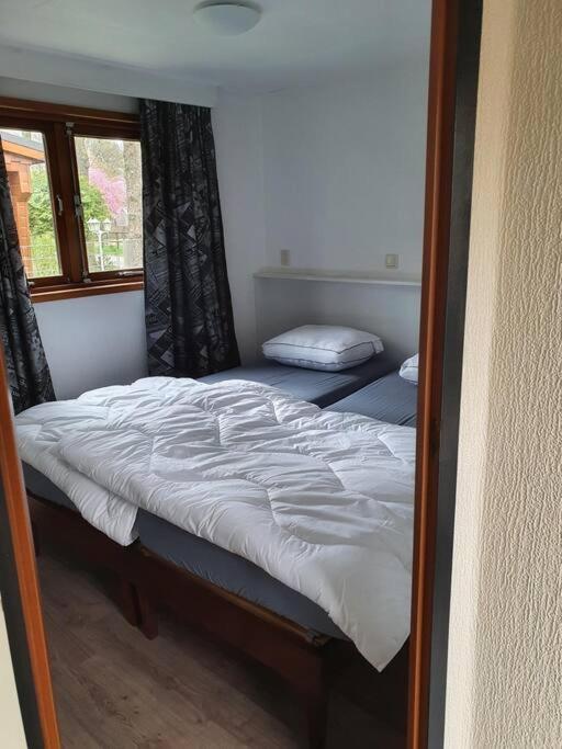 Cozy Chalet For 4 Veluwe Putten Eksteriør bilde